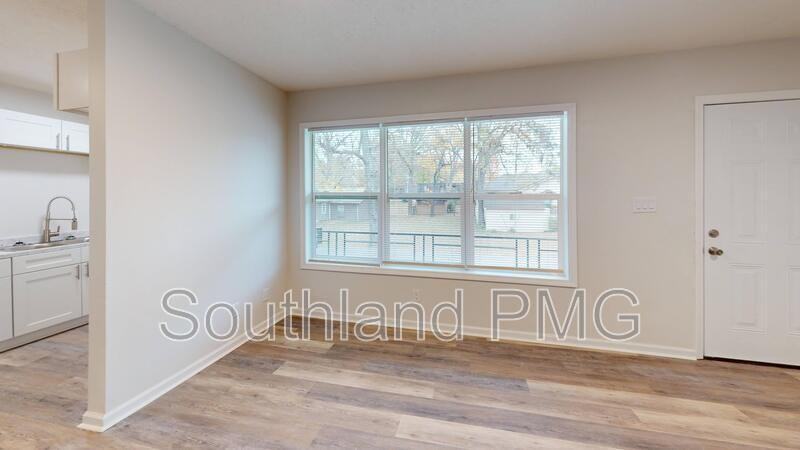 605 Lake Rd - Photo 3 of 15