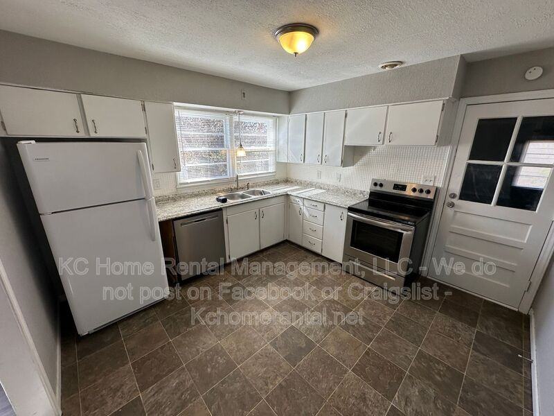 9801 E 81st Ter - Photo 4 of 37