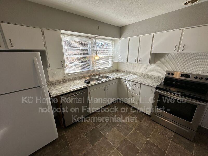 9801 E 81st Ter - Photo 5 of 37