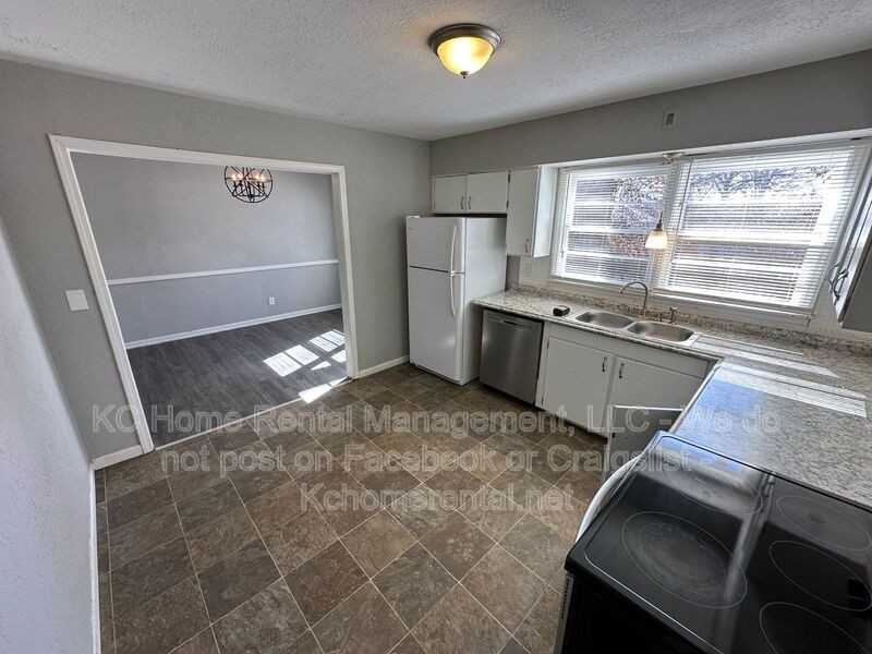 9801 E 81st Ter - Photo 7 of 37