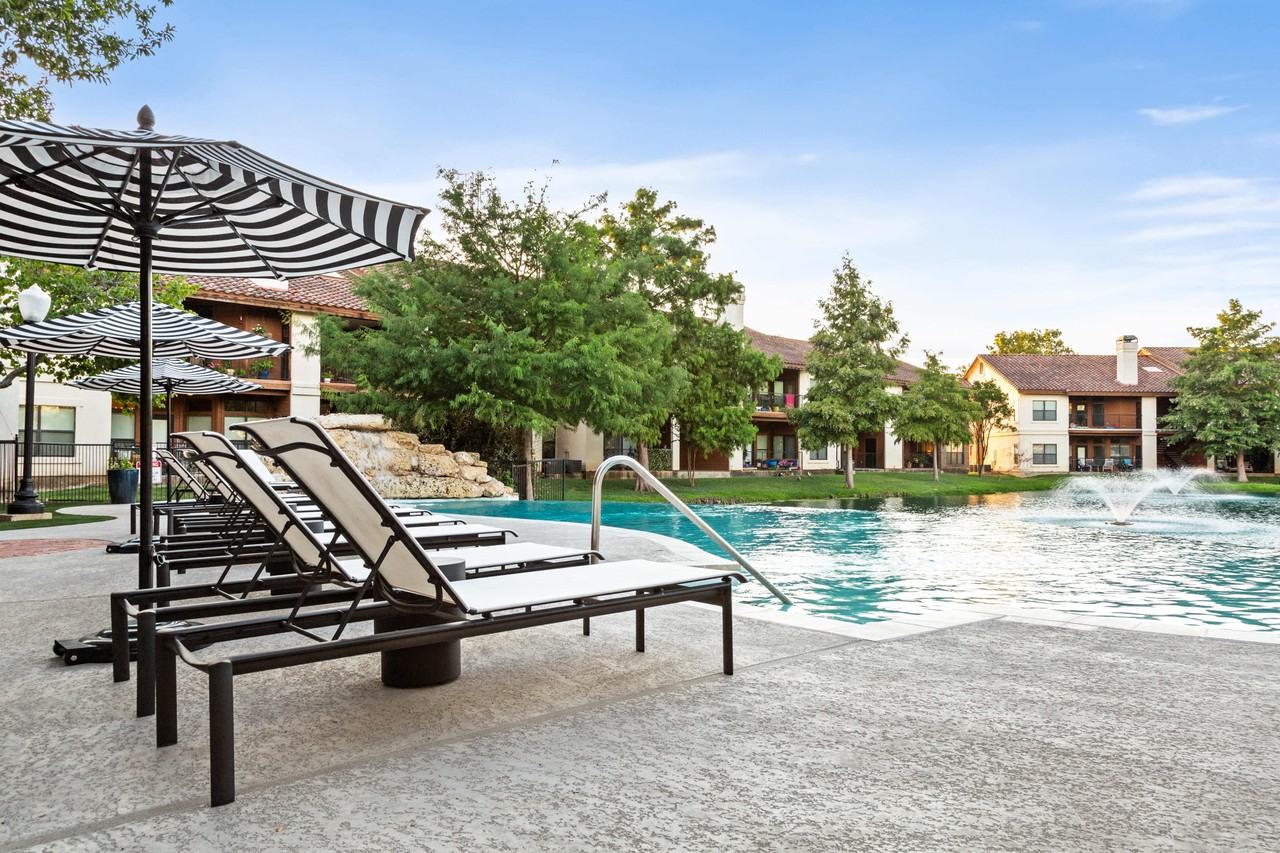 The Landmark - Photo 4 of 40