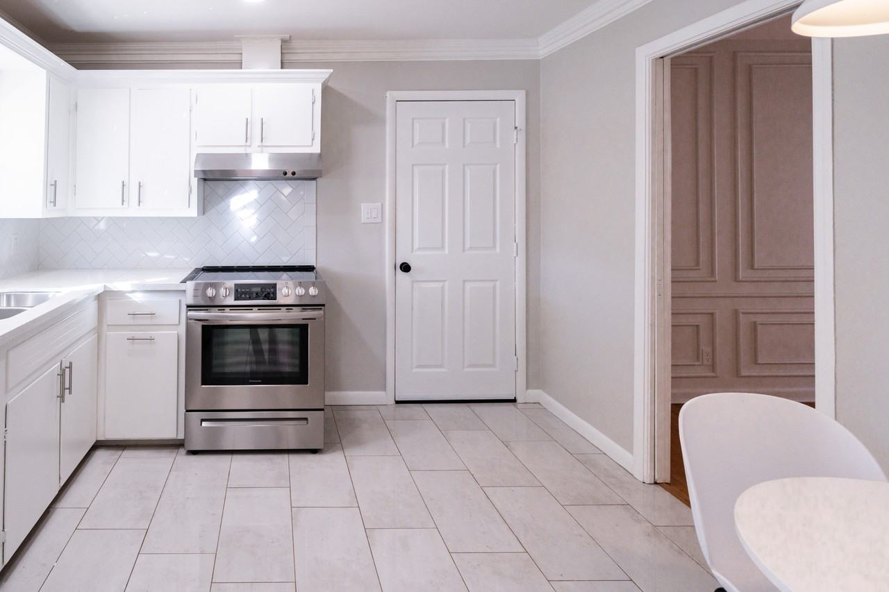 607 Hillmont St Nw #607 - Photo 6 of 9