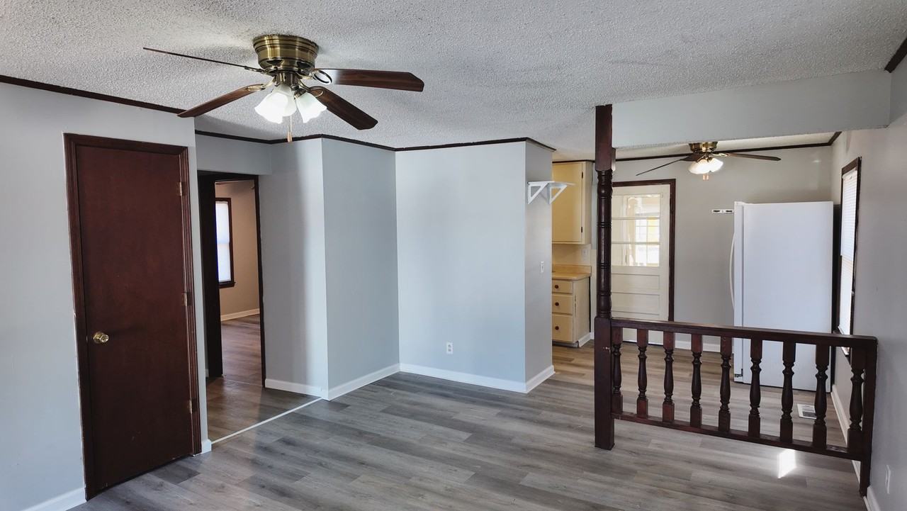 310 E Jackson St - Photo 3 of 16