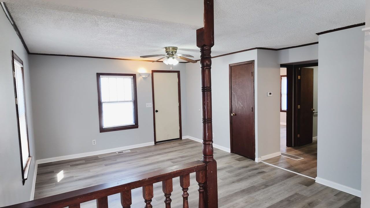 310 E Jackson St - Photo 4 of 16