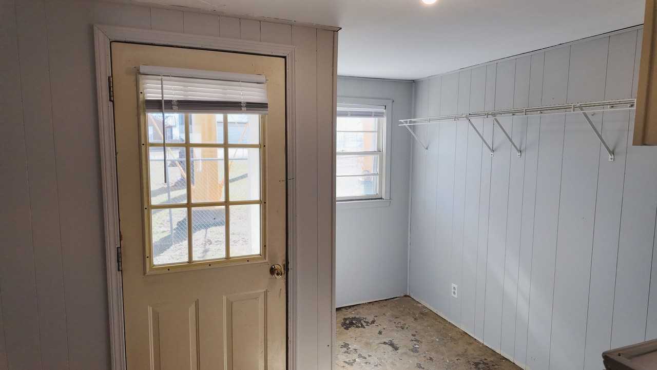 310 E Jackson St - Photo 7 of 16