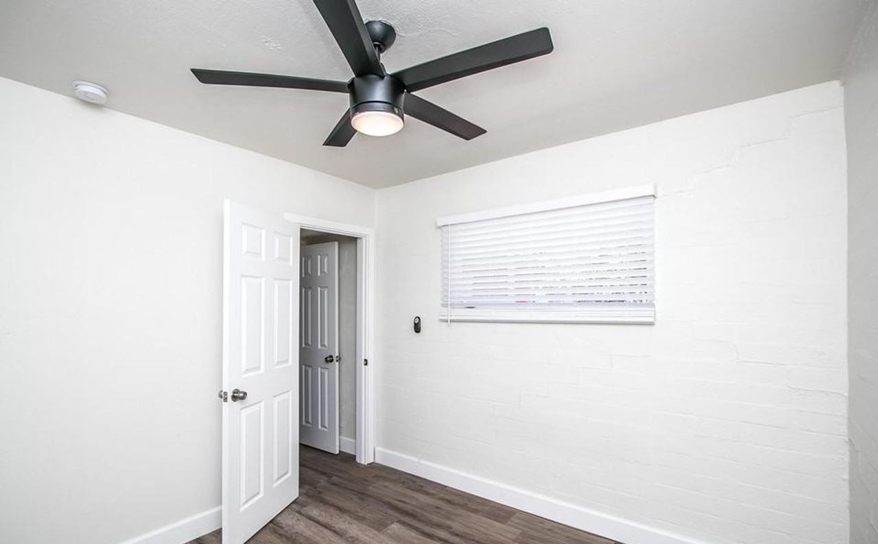 425 N 17th Dr #2 - Photo 4 of 10