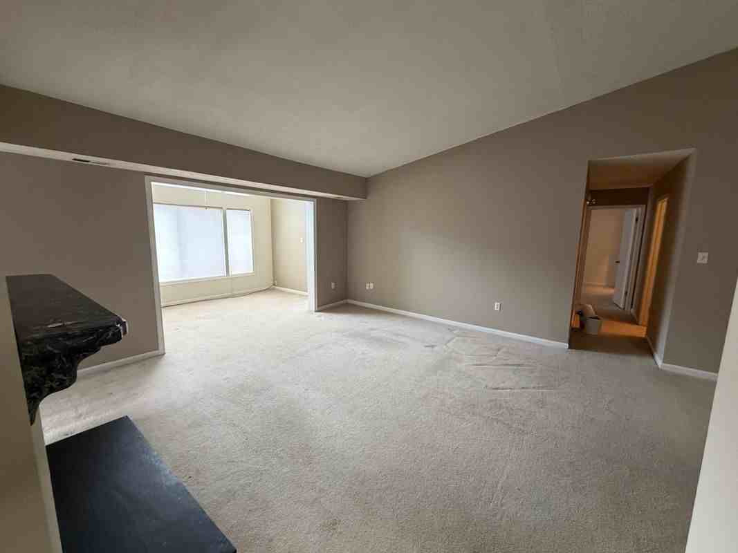 916 Windbrooke Dr - Photo 3 of 4