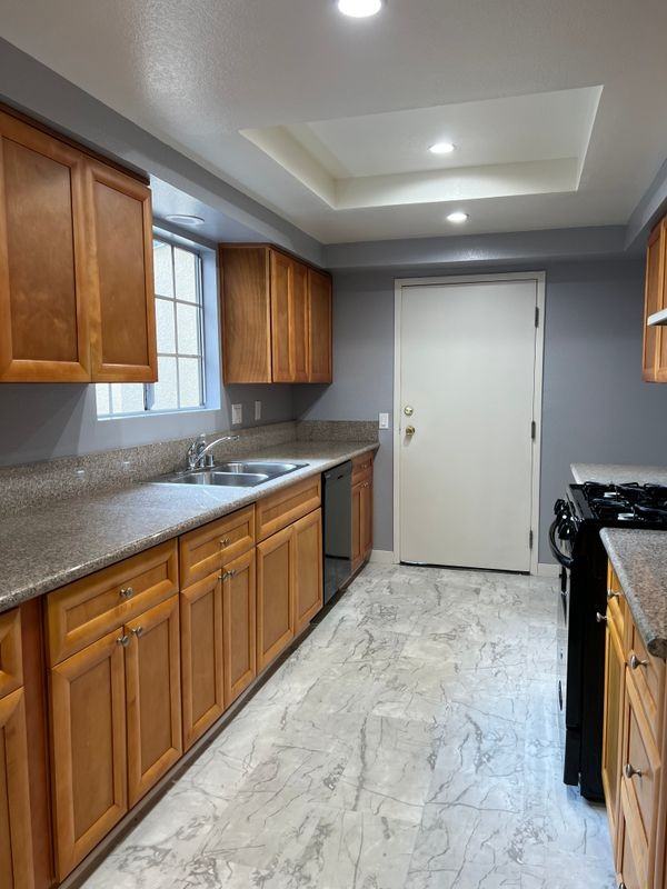 7639 Kester Ave ##5 - Photo 7 of 9