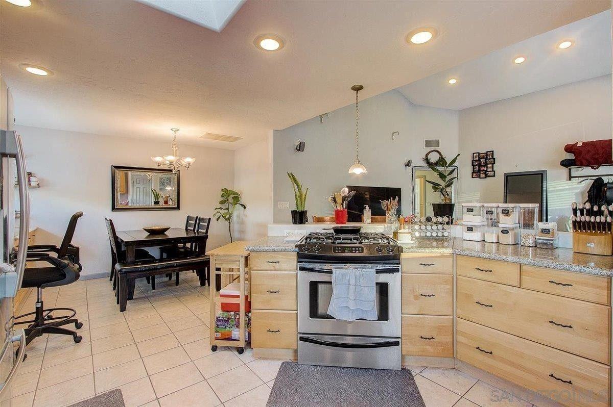 5038 Savannah St - Photo 3 of 19