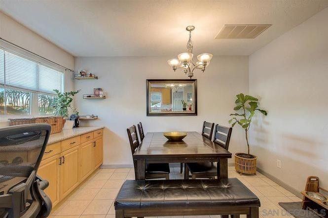 5038 Savannah St - Photo 5 of 19