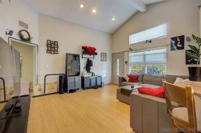 5038 Savannah St - Photo 6 of 19