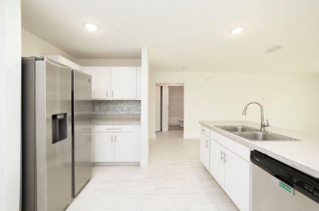 1381 Se Bayharbor St - Photo 3 of 24