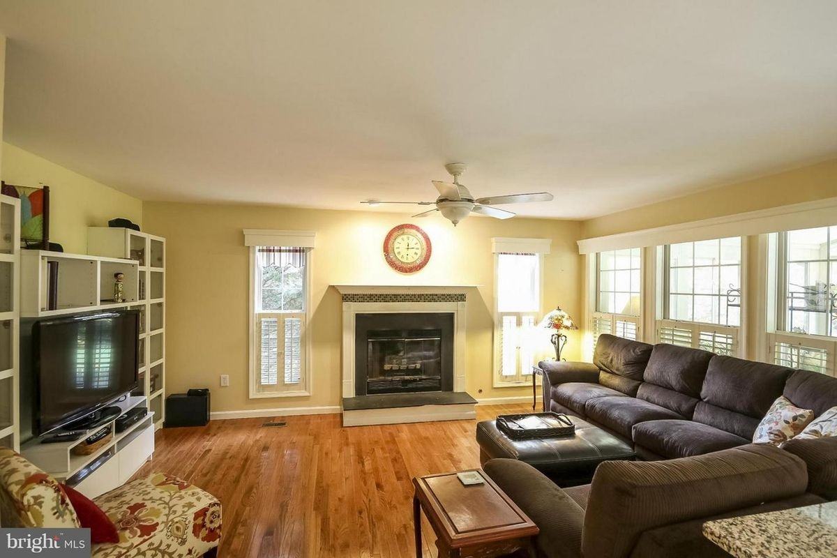 14 Meade Ct - Photo 2 of 5