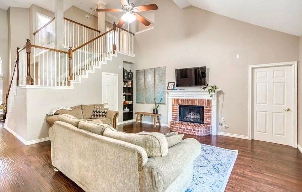 2708 Meadow Glen Dr - Photo 4 of 24