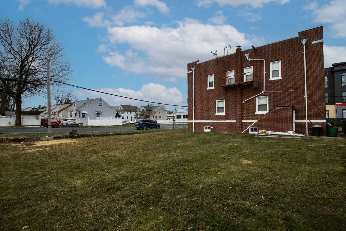 439 Willow Ave ##3 - Photo 5 of 7