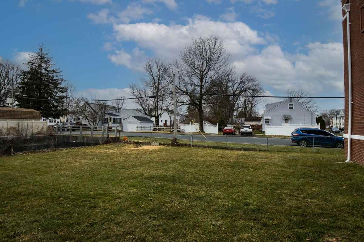 439 Willow Ave ##3 - Photo 6 of 7