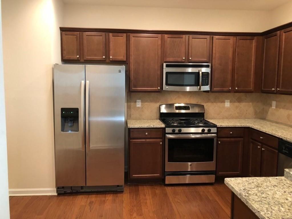 2100 Greencrest Cir - Photo 6 of 21