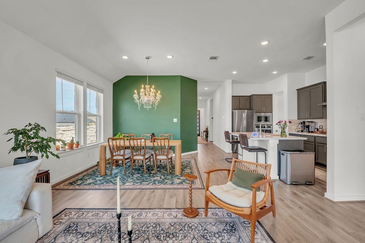 187 Alicante Ln - Photo 2 of 12