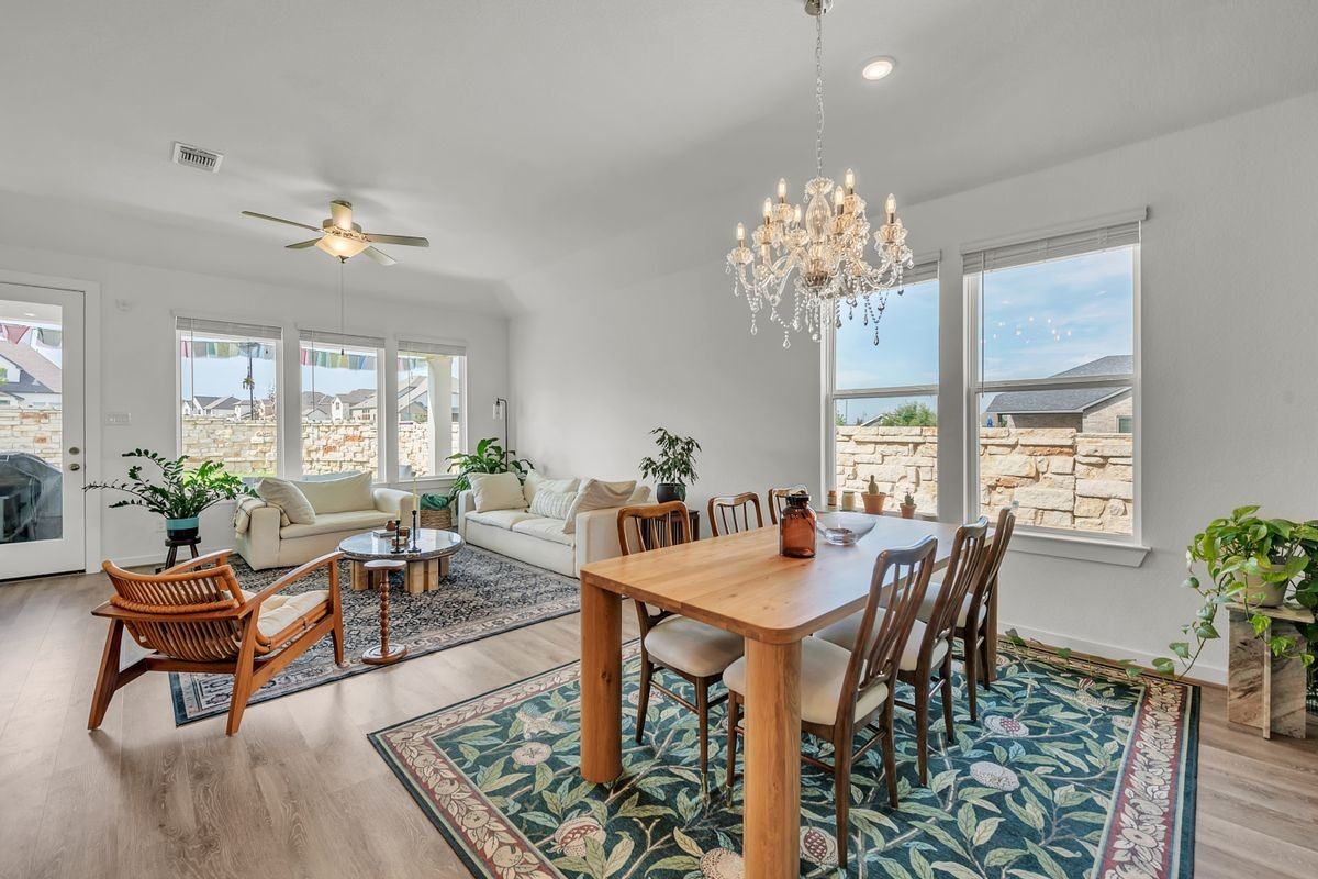 187 Alicante Ln - Photo 3 of 12