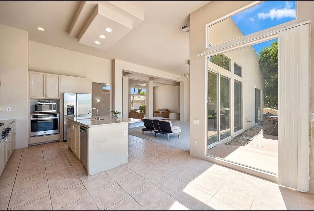 75940 Nelson Ln - Photo 3 of 5