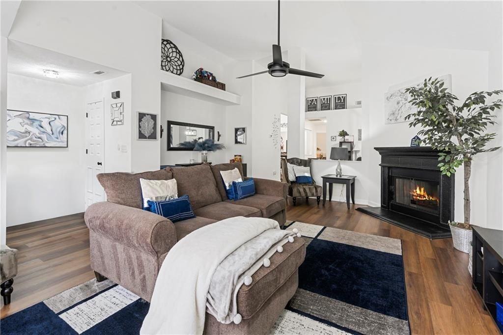 4909 Truitt Ln - Photo 3 of 35