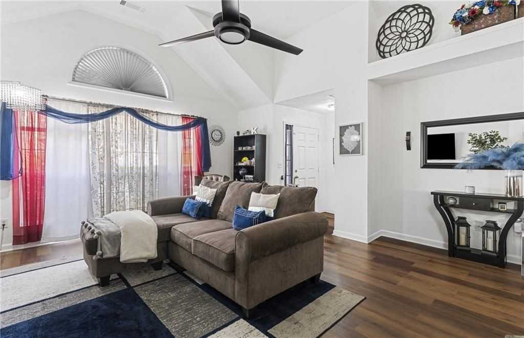 4909 Truitt Ln - Photo 4 of 35