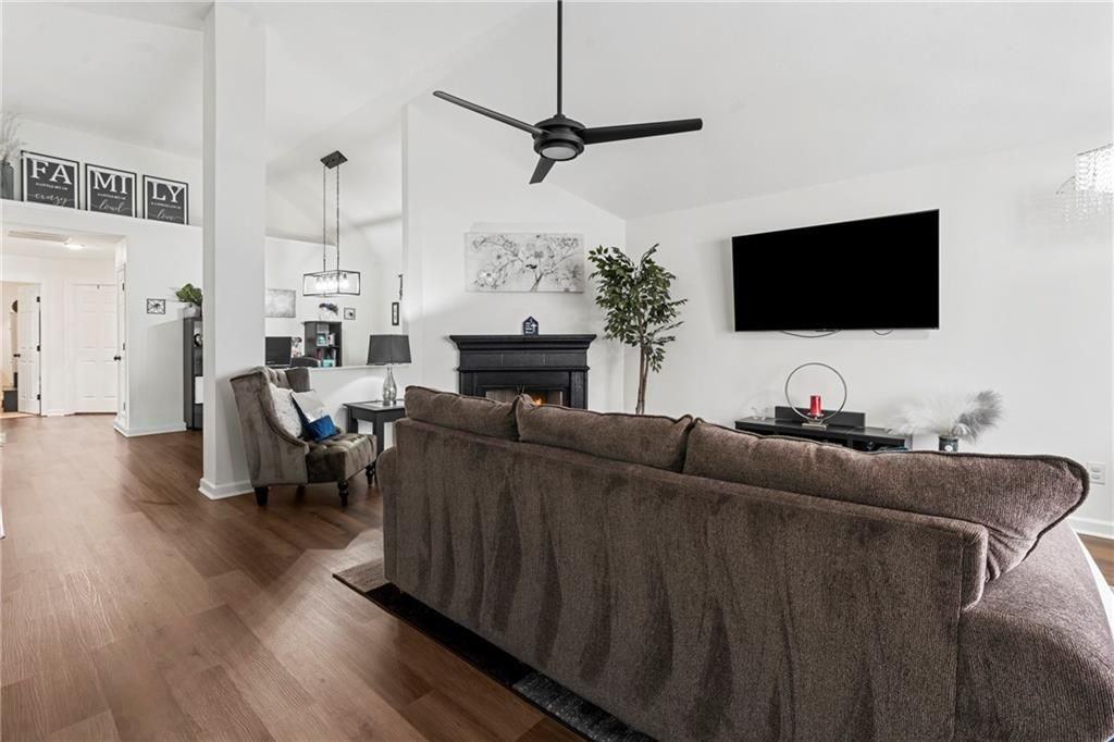 4909 Truitt Ln - Photo 6 of 35