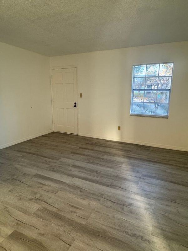 1442 E 1st Ave - Photo 5 of 10