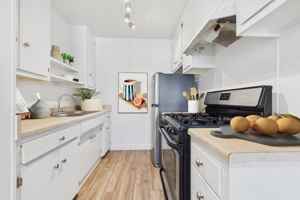 featured image of 1550 N Hobart Blvd