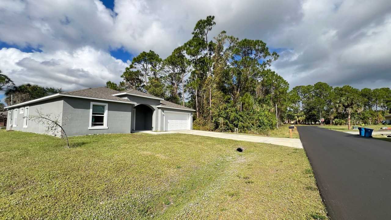 182 Hillock Ave Nw - Photo 2 of 36