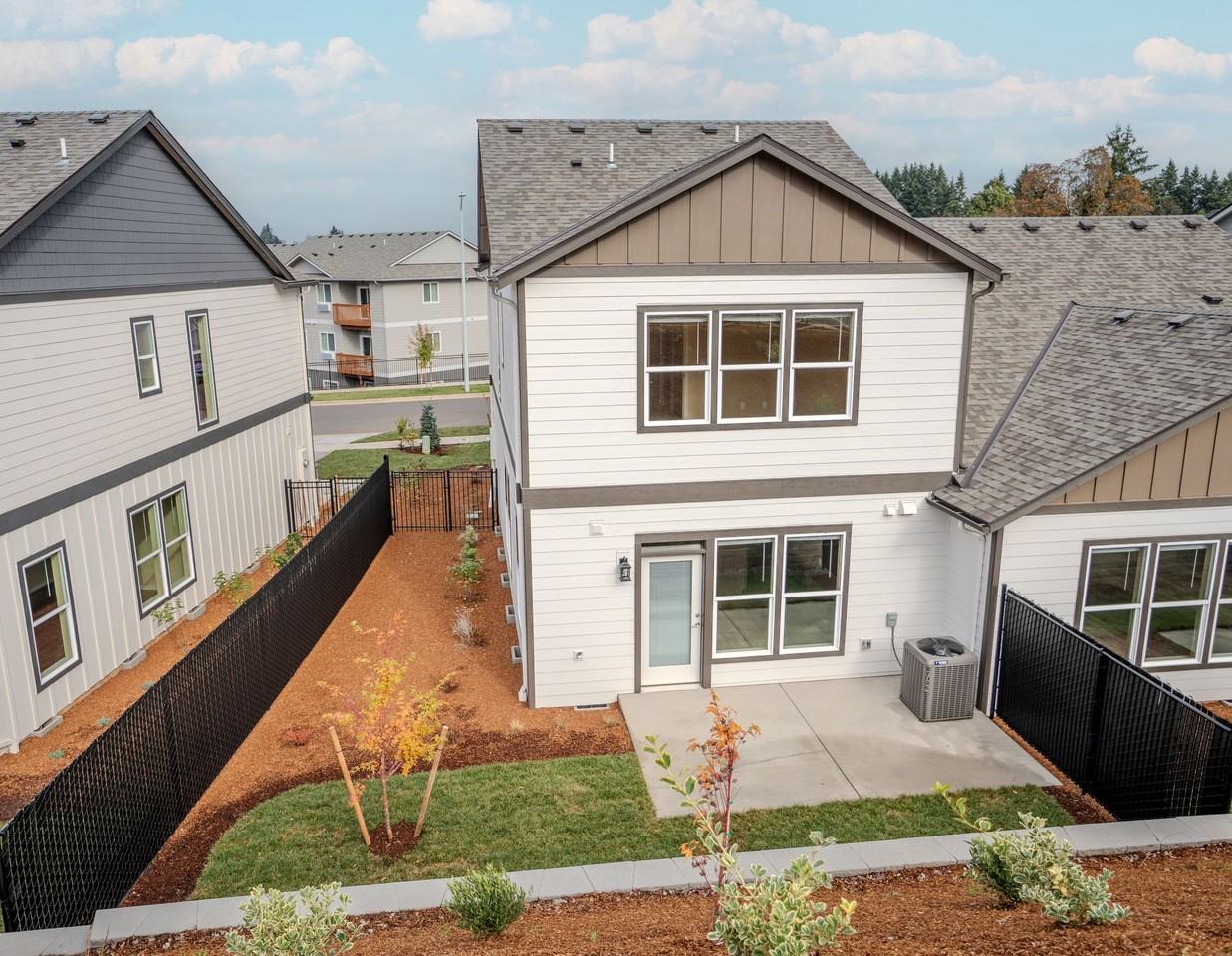 LIBERTY CREST TOWNHOMES - Photo 5 of 29