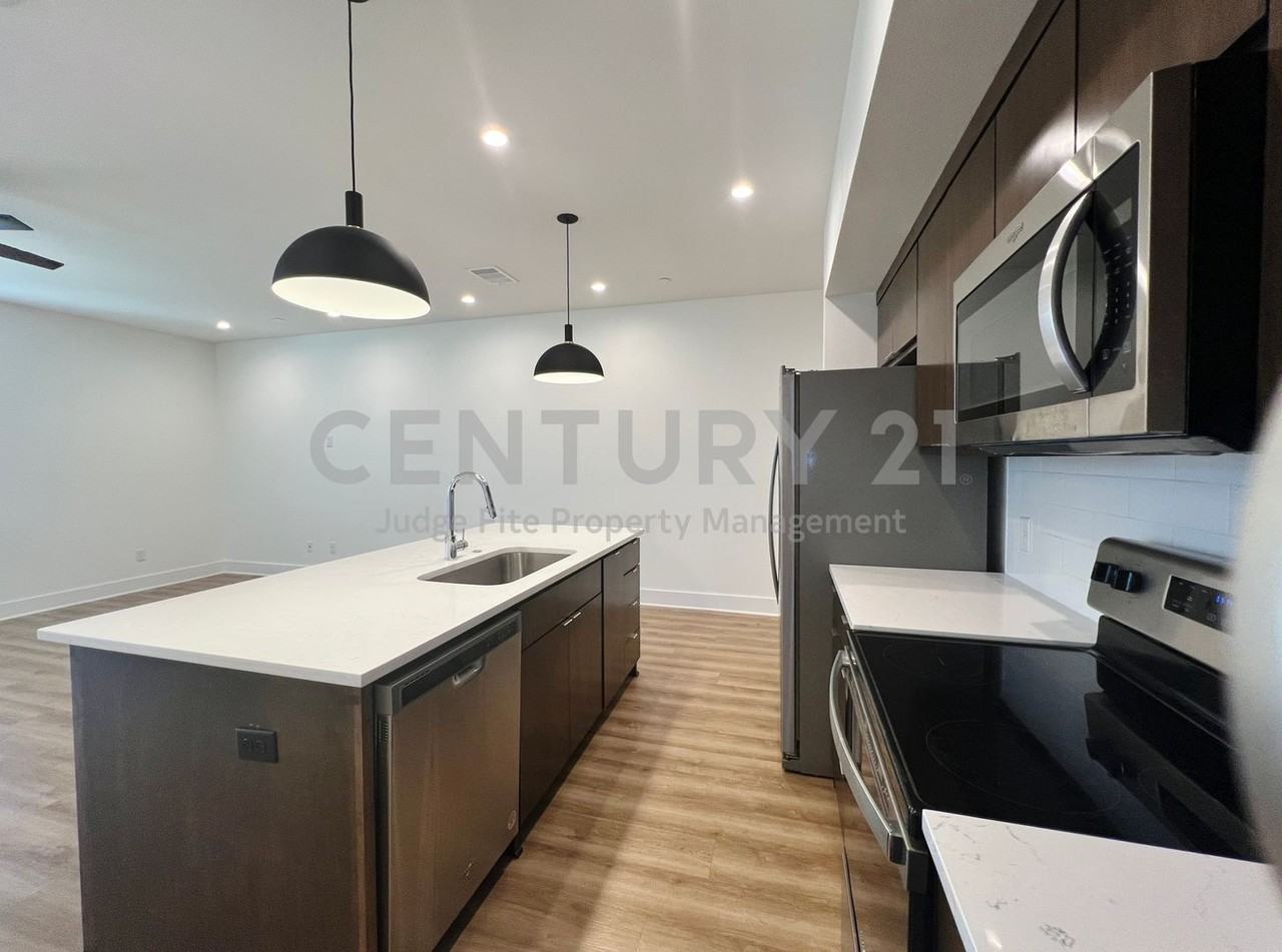 408 Dr Martin Luther King Jr Blvd #103