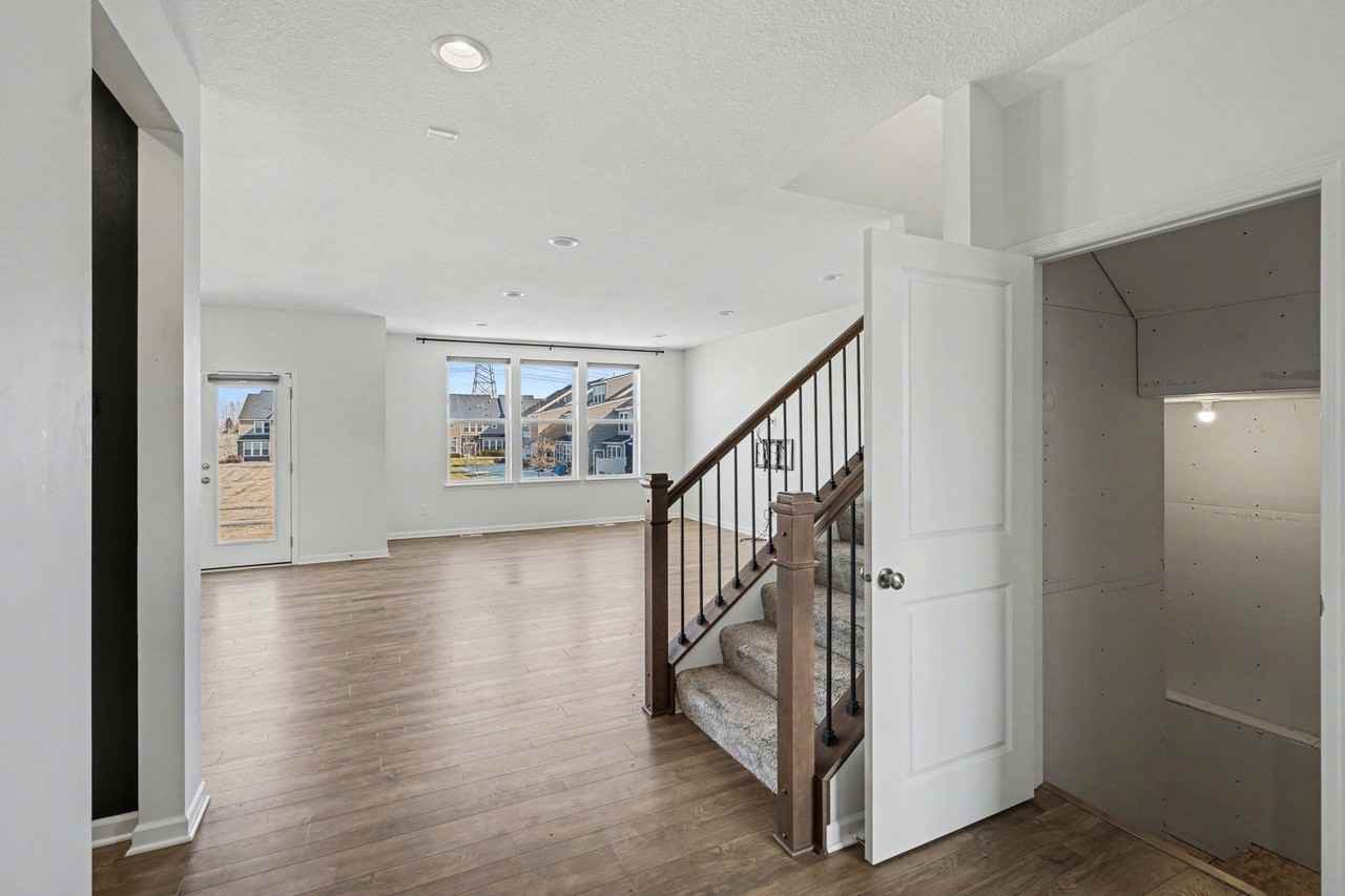 5465 Annapolis Ln N - Photo 4 of 29