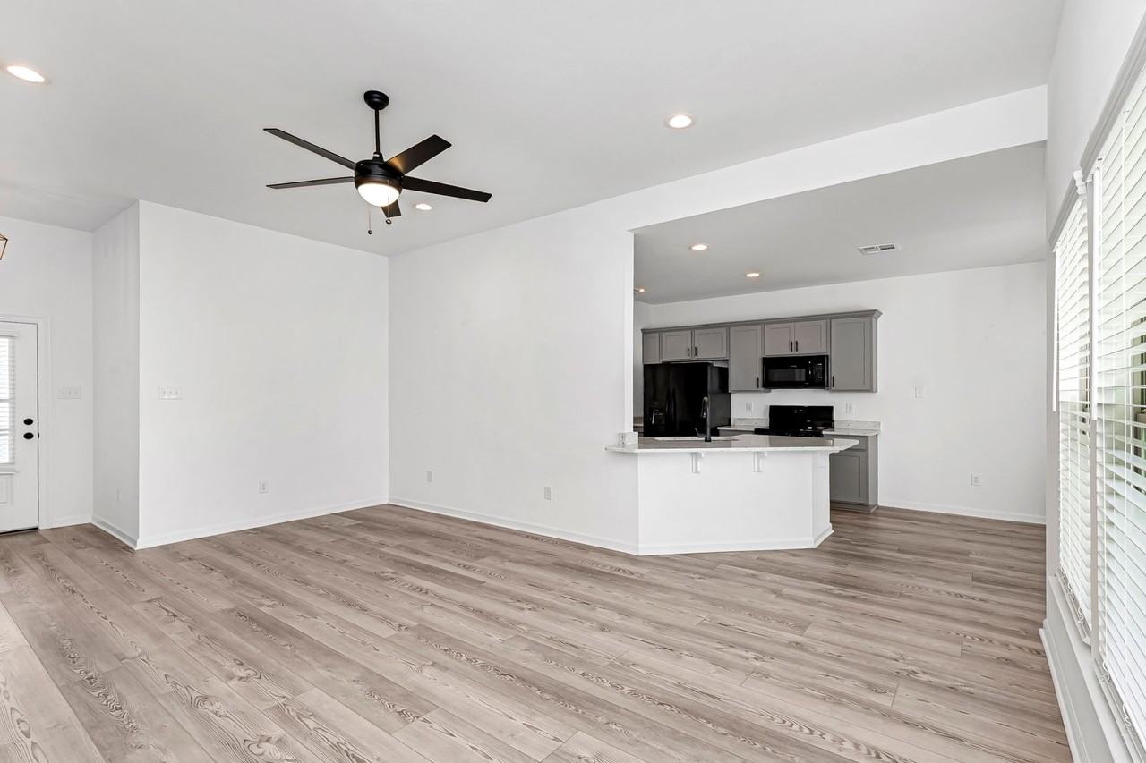 28307 Moreau Ln - Photo 3 of 13