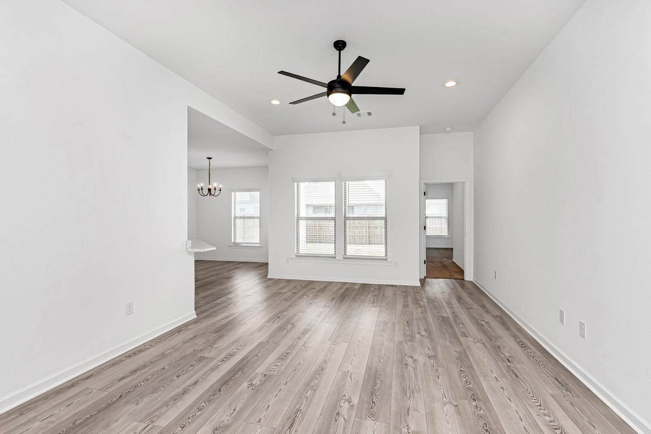 28307 Moreau Ln - Photo 4 of 13