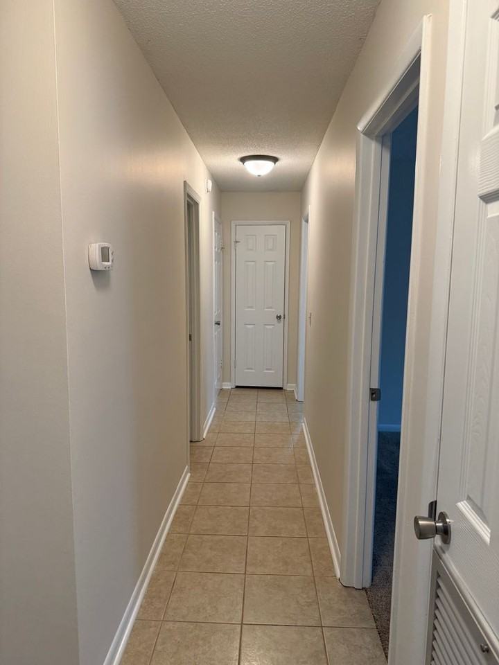 100 Foxhill Dr - Photo 7 of 32