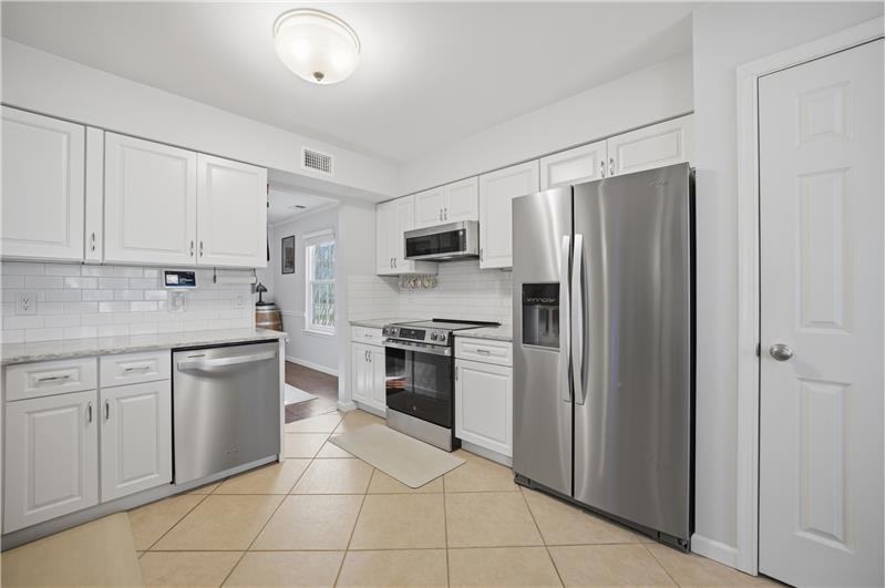 2536 Farmworth Trl - Photo 6 of 37