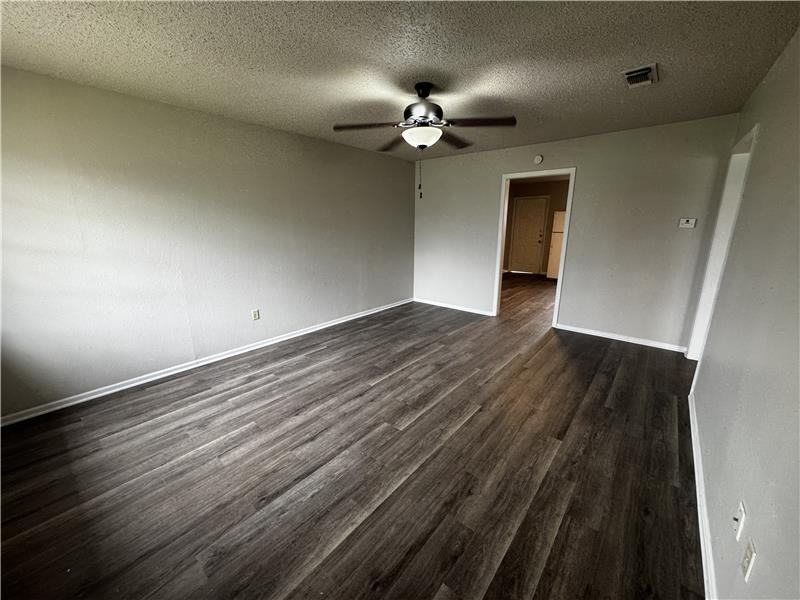 507 W Avenue A - Photo 4 of 19