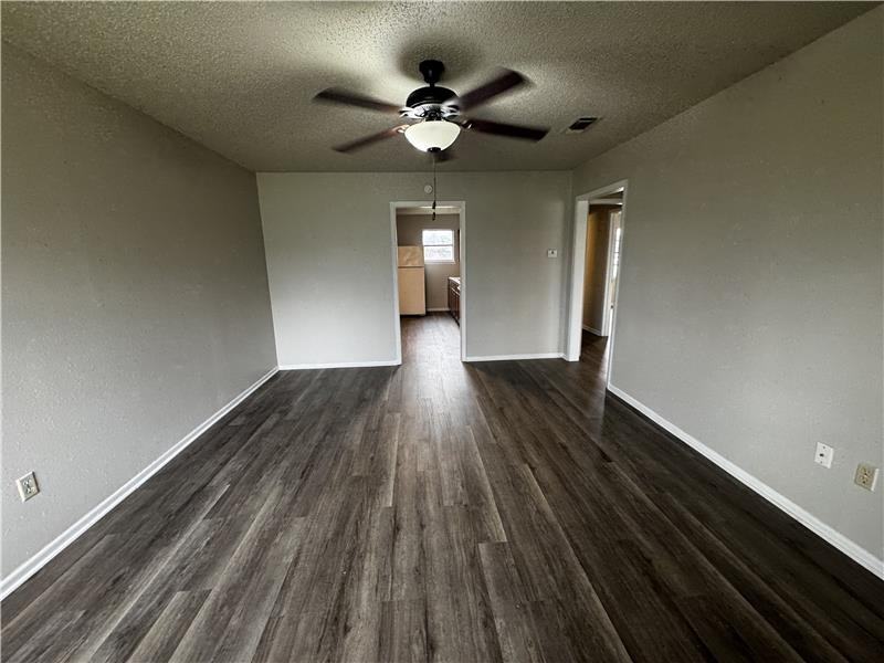 507 W Avenue A - Photo 5 of 19