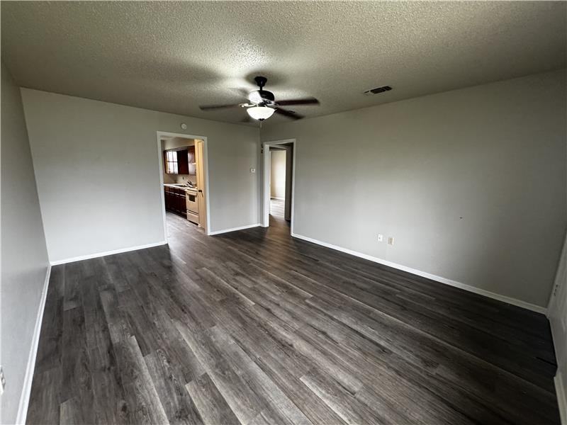 507 W Avenue A - Photo 6 of 19