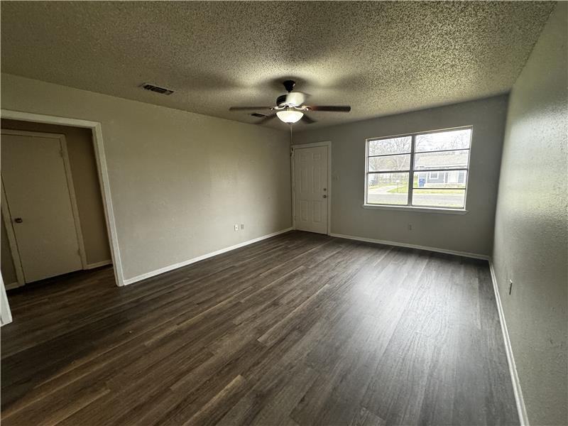 507 W Avenue A - Photo 7 of 19