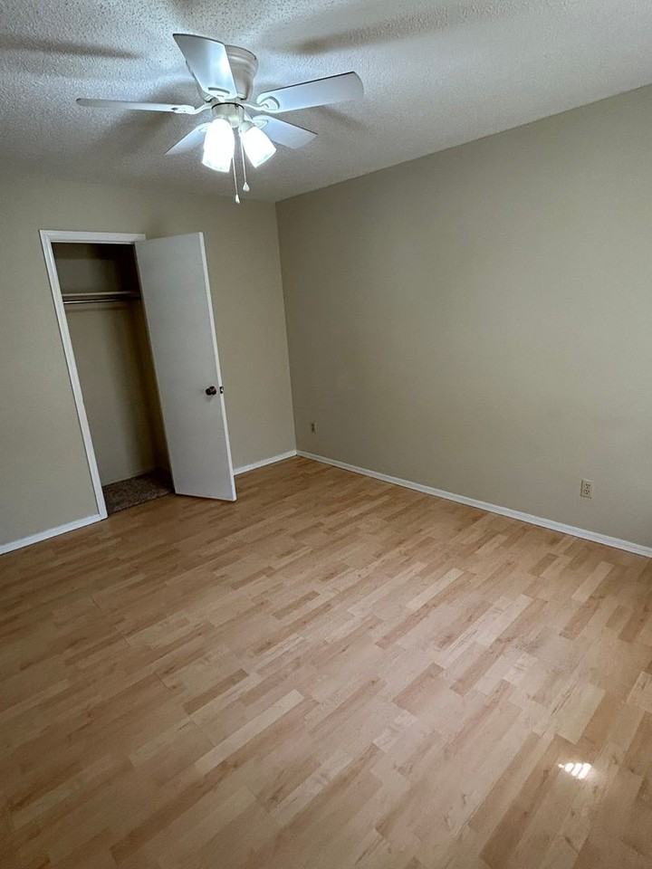 2213 S Hartford Cv - Photo 2 of 21