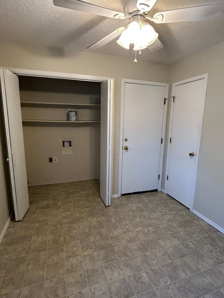 2213 S Hartford Cv - Photo 4 of 21