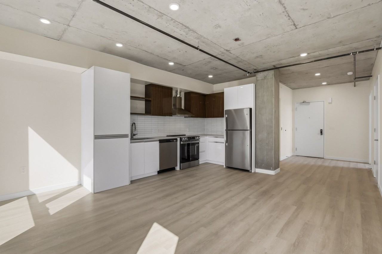 10th and R - Photo 5 of 11