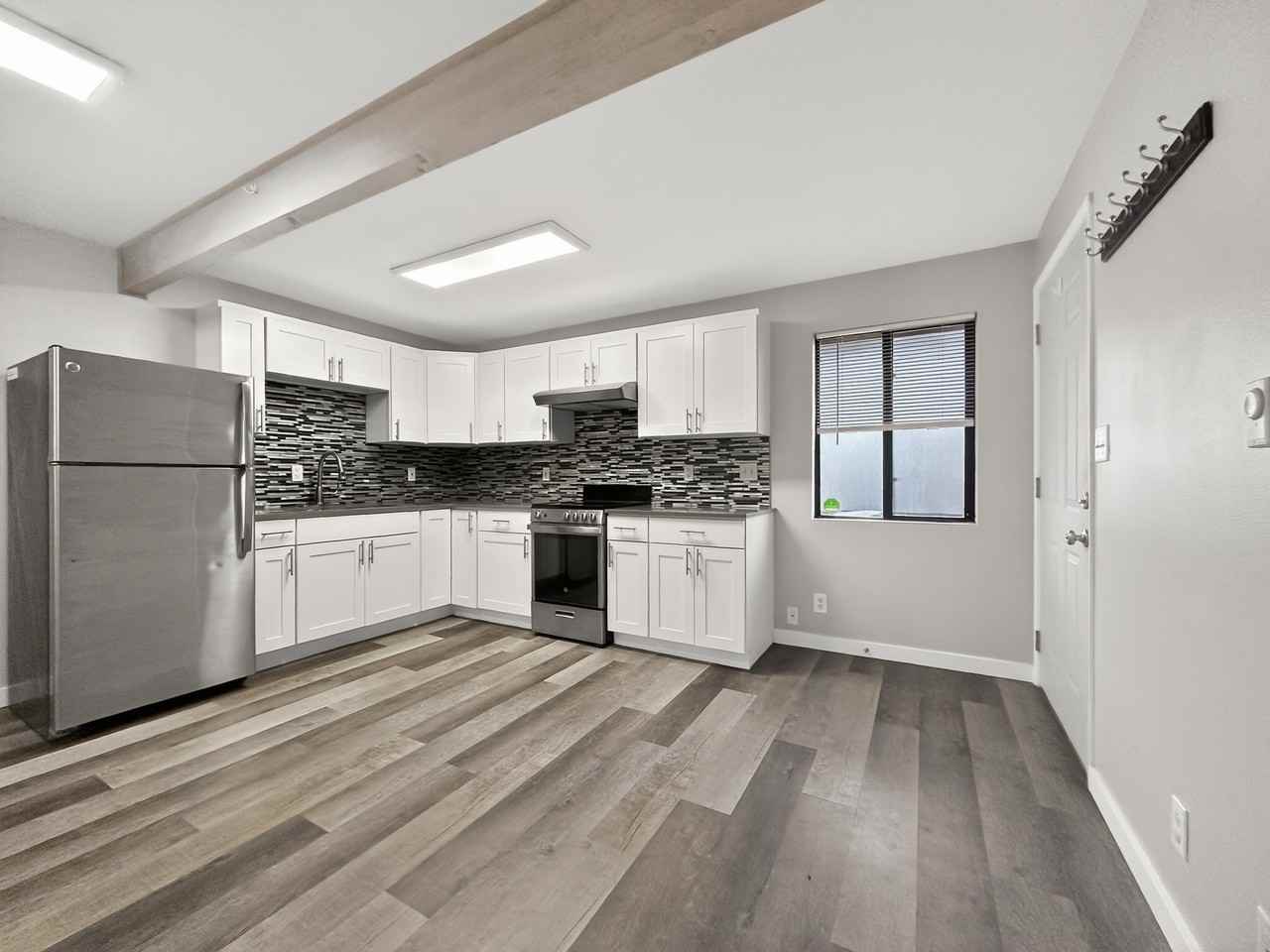 5521 Brooklyn Avenue Northeast - Photo 3 of 11