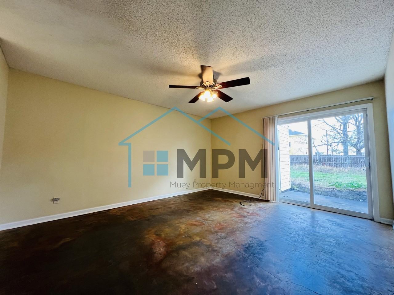 117 Jennifer Lane - Photo 3 of 11