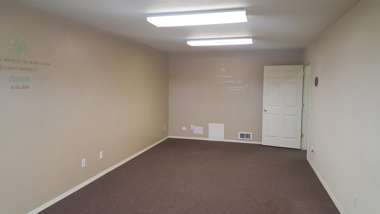 215 Country Club Ln 2 - Photo 5 of 11