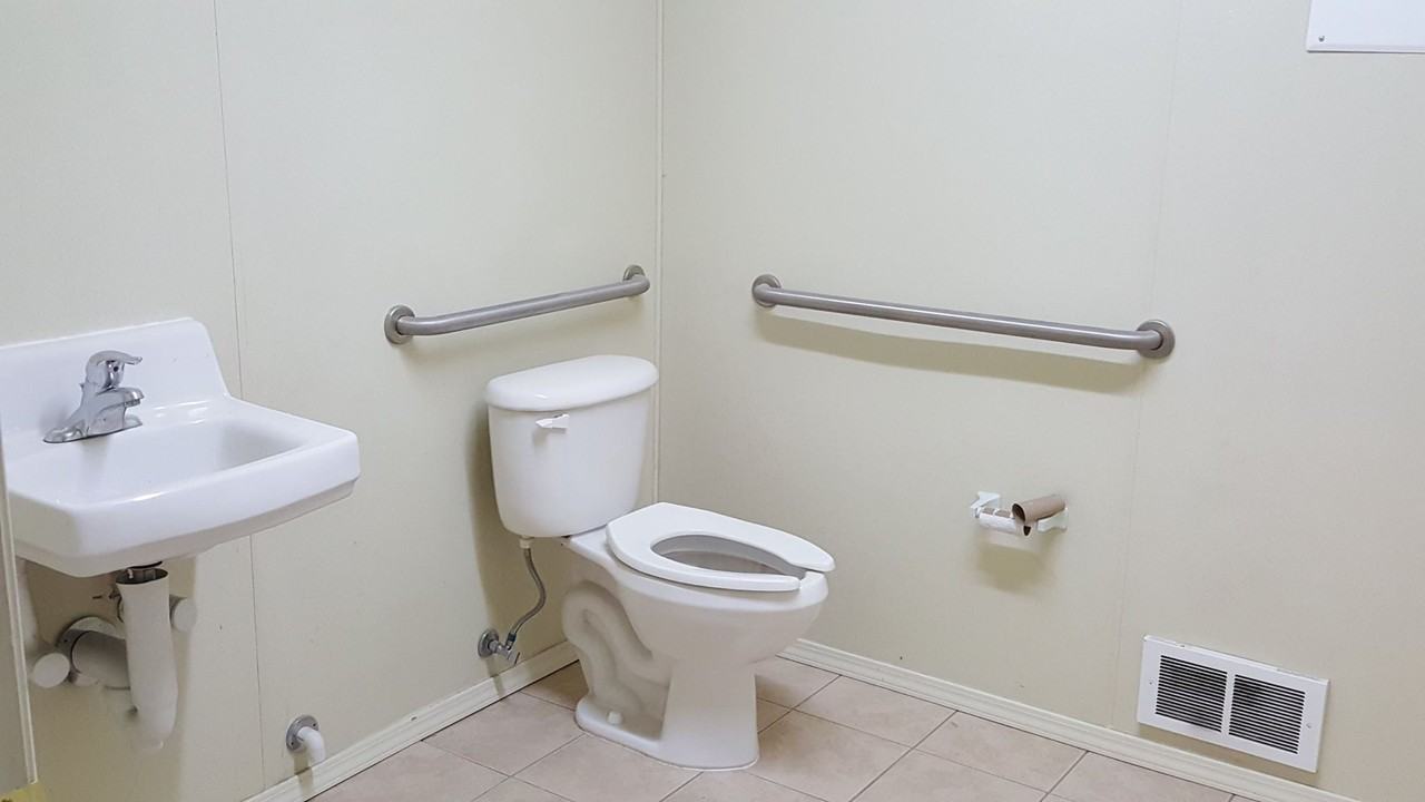 215 Country Club Ln 2 - Photo 7 of 11