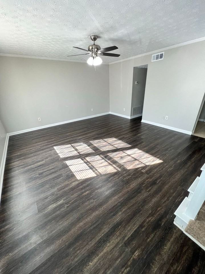 2130 Kings Gate Cir Apt B - Photo 2 of 18