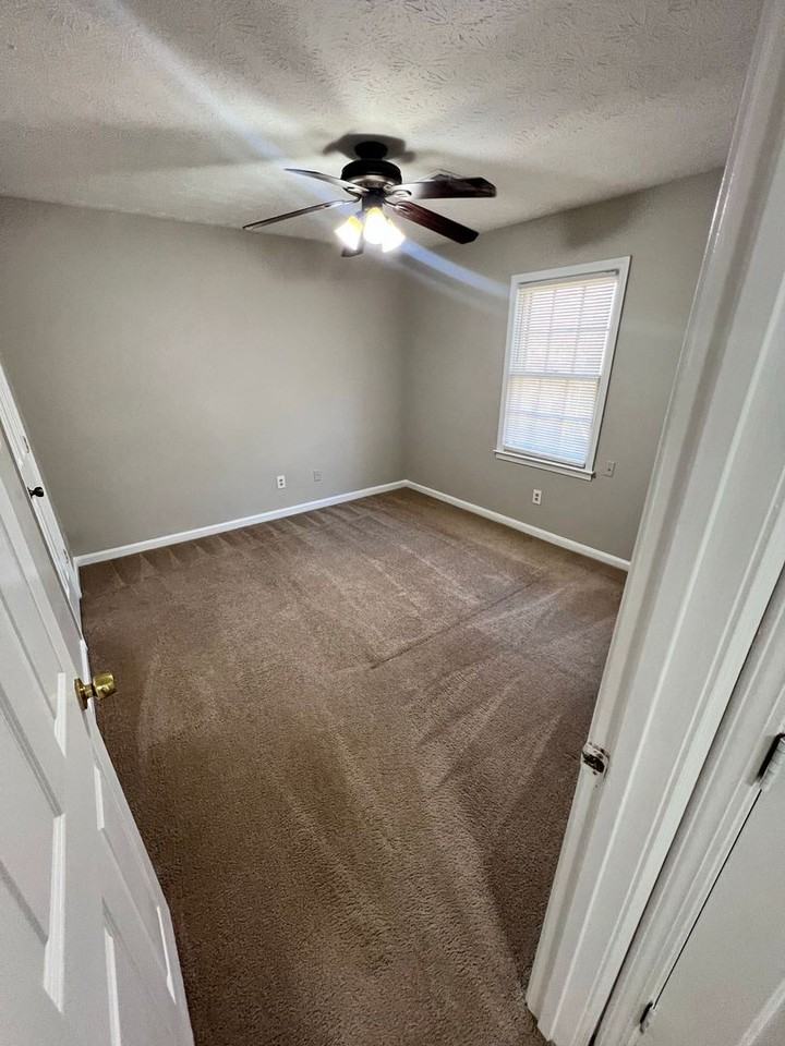 2130 Kings Gate Cir Apt B - Photo 4 of 18